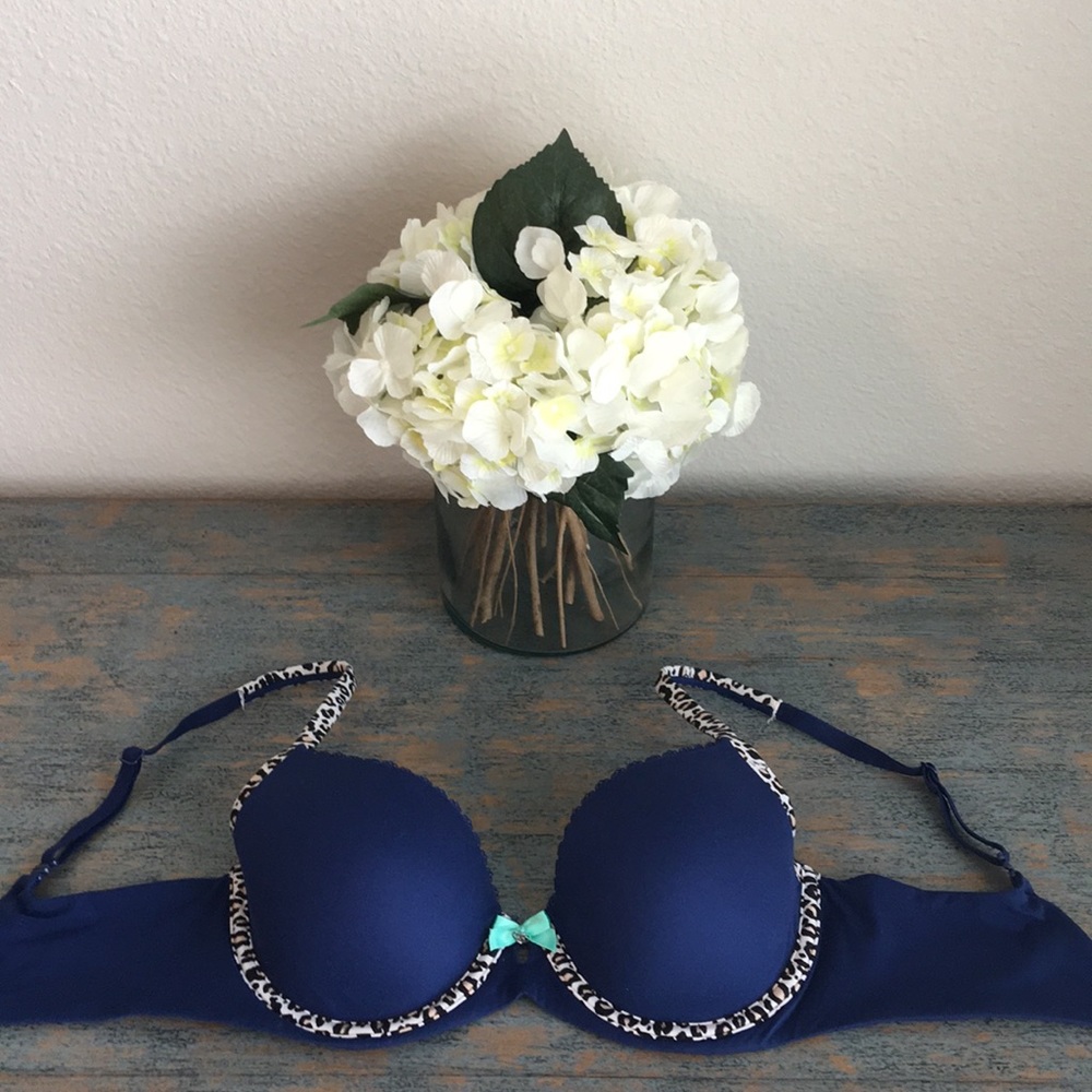 Victoria’s Secret bra 32D